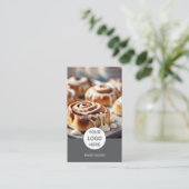 Carte de visite gris foncé avec code QR pour logo (Debout devant)