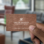 Carte De Visite Handyman Carpenter Construction Grunge Brown<br><div class="desc">Un carte de visite professionnel et simple conçu pour les services de bricolage, de réparation, de rénovation et de plomberie, avec des outils de menuiserie en blanc sur une texture vintage brun grunge. Ce carte de visite allie un design rustique et professionnel à des informations pratiques, ce qui en fait...</div>