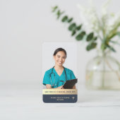 Carte De Visite Infirmière moderne Praticien Élégant Bleu foncé Or (Debout devant)