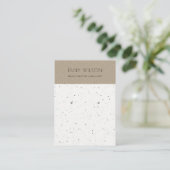 CARTE DE VISITE KRAFT WHITE TERRAZZO TEXTURE EARRY AFFICHER LOGO (Debout devant)
