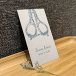 Carte De Visite Liste de cheveux Ciseau bleu Vintage Elégant Linge<br><div class="desc">Coiffeuse Styliste Vintage Bleu ciseau Classy Linen Cartes de visite.</div>