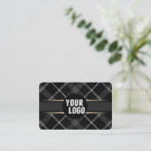 Carte De Visite Logo & Code QR Charcoal Grey Plaid Modern Brandé (Debout devant)