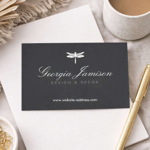 Carte De Visite Logo de libellule de type élégant sur gris foncé