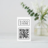 Carte De Visite Logo de médias sociaux de code QR blanc moderne (Debout devant)