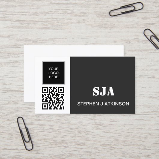 Carte De Visite Logo moderne Code QR Noir Initiales Professionnell (Devant/Arrière en situation)