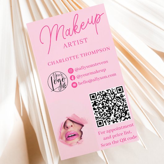 Carte De Visite Logo moderne de maquillage rose Qr code 2 photos