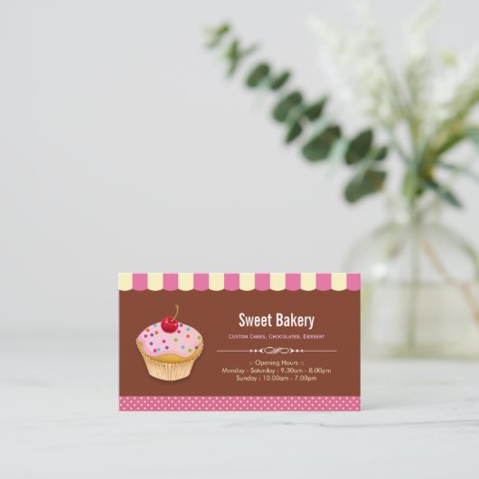 Carte De Visite Lovely Custom Cupcakes - Sweet Bakery Shop (Debout devant)