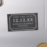Carte De Visite Magnétique Faux Chalkboard Frame Magnétique Enregistrer Les C<br><div class="desc">Ajoutez les détails de votre mariage et demandez à vos invités de les coller sur leur réfrigérateur ou toute autre surface métallique,  ces rustiques à l'exception des dates sont juste le truc.</div>