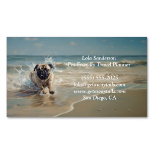 Carte De Visite Magnétique Pug heureux à la plage personnalisable