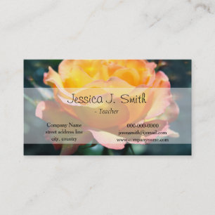 Carte De Visite Magnifique fleur de rose jaune sur fond vert.