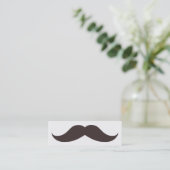Carte de visite maigre de fausse moustache (Debout devant)