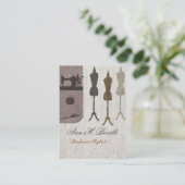 Carte De Visite Mannequin de mode artisanal à la machine à coudre  (Debout devant)