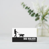 Carte De Visite Marcheur de chien noir et blanc élégant (Debout devant)