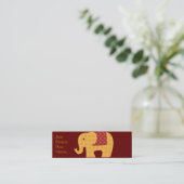Carte De Visite Mini Eléphant à fleur orange mignon sur rouge (Debout devant)