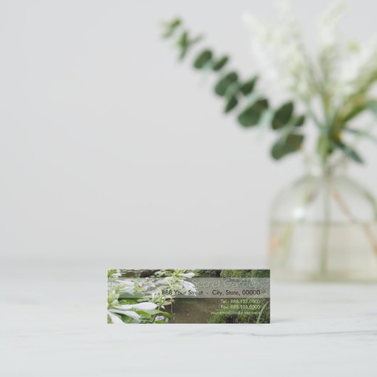 Carte De Visite Mini Hosta dans un jardin zen (Debout devant)