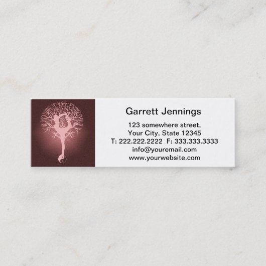 Carte De Visite Mini Madame faisant le yoga avec le fond rouge (Devant)