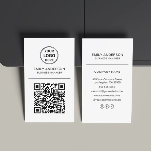 Carte de visite minimale avec logo de code QR pers