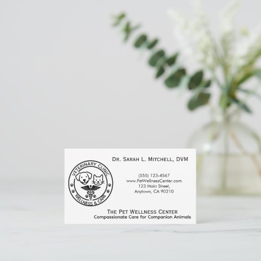 Carte De Visite Minimalist Black & White Veterinary Clinic (Debout devant)