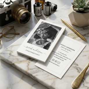 Carte de visite minimaliste avec cadre blanc et éc