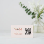 Carte De Visite Modèle de logo QR Code en terre cuite élégant (Debout devant)