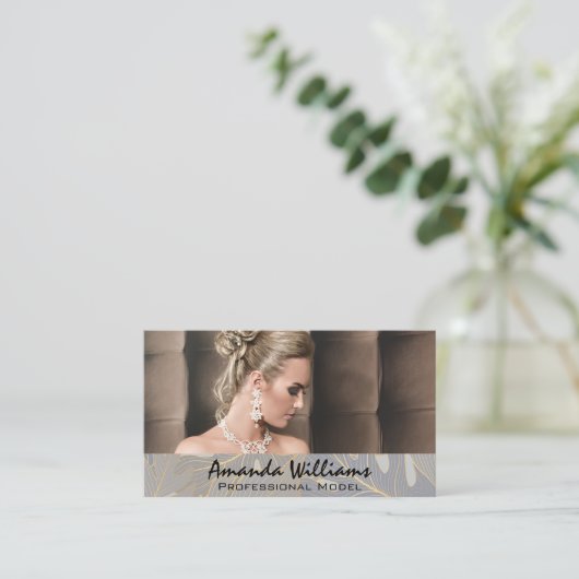 Carte De Visite Modèle en bijouterie (Debout devant)