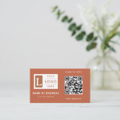 Carte De Visite Modern Terracotta QR Code Minimalist Custom Logo (Debout devant)