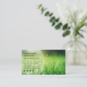 Carte de visite moderne d'entretien de pelouse et  (Debout devant)