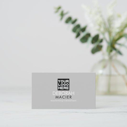 Carte de visite moderne élégant gris avec logo (Debout devant)