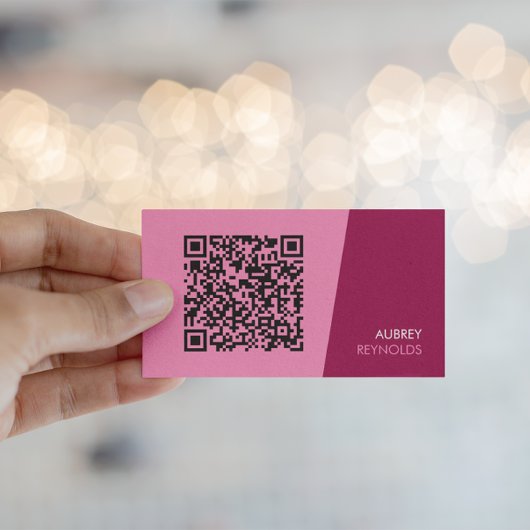 Carte de visite moderne rose avec code QR