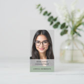 Carte De Visite Moderne Sage Green Consultant QR Code Photo (Debout devant)