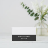 Carte de visite moderne simple gris foncé blanc (Debout devant)