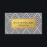 Carte de visite Motif Black & Gold Chevron<br><div class="desc">Motif en feuille d'or Faux dans un motif chevron moderne sur ce carte de visite parfait pour les cosmétologues,  coiffeurs,  maquilleurs,  wedding planners,  stylistes.</div>