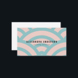 Carte de visite Motif moderne rose et turquoise<br><div class="desc">Cette carte de visite simple et moderne présente des motifs à vagues bleu turquoise et rose vif. Modifiez la couleur de l'arrière - plan et personnalisez-la en fonction de vos besoins. Parfait pour les instructeurs de natation, les surfeurs, les photographes océaniques, les boutiques de plage, les planificateurs d'événements, les boutiques,...</div>