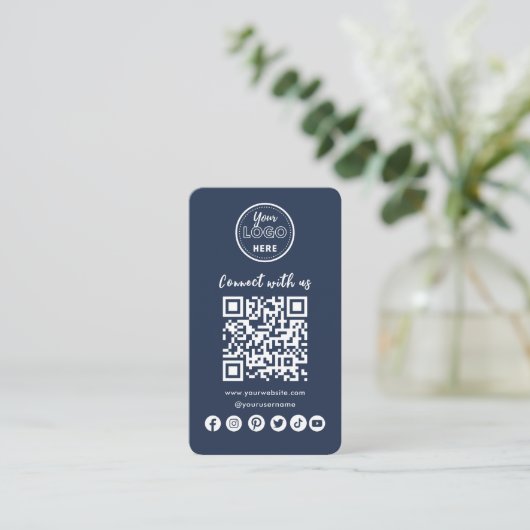 Carte De Visite Navy Blue Connect Us Social Media QR Code (Debout devant)