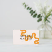 carte de visite orange simple moderne pour les ent (Debout devant)