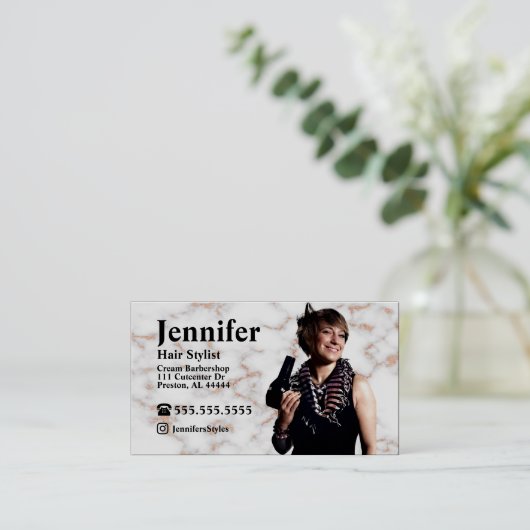 Carte de visite photo en marbre Stylist avec code  (Debout devant)