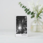 Carte De Visite Photo instantanée - Soleil à travers les arbres BW (Debout devant)