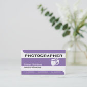 Carte De Visite Photographe professionnel violet et blanc (Debout devant)
