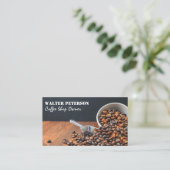 Carte De Visite Pile de fèves de café grillées sur la table (Debout devant)