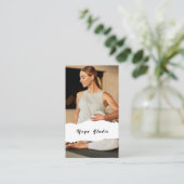Carte de visite pour professeur de yoga en studio (Debout devant)
