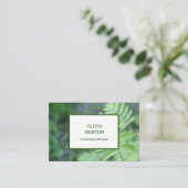 Carte de visite pour un paysagiste. (Debout devant)