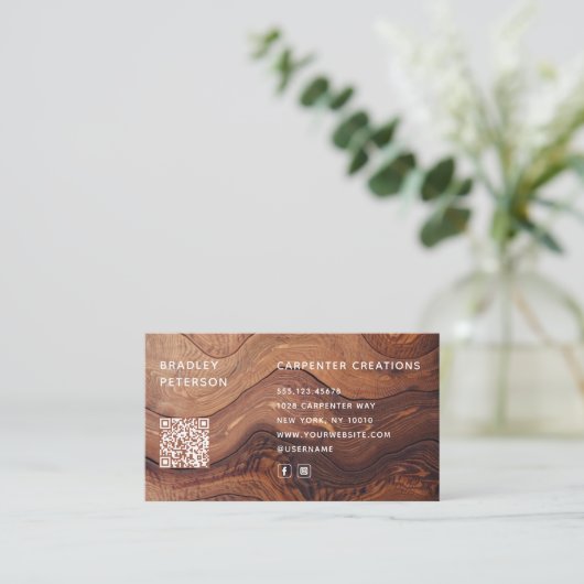 Carte De Visite QR Code Construction de menuiserie moderne en bois (Debout devant)