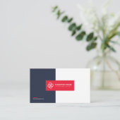 Carte De Visite Red Modern Simple Professional Code QR Scannable (Debout devant)