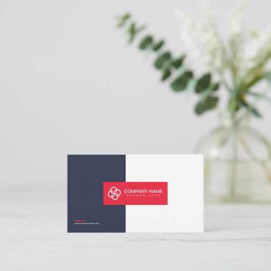 Carte De Visite Red Modern Simple Professional Code QR Scannable (Debout devant)