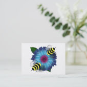 Carte De Visite Rencontre des abeilles de miel sur la fleur bleue (Debout devant)