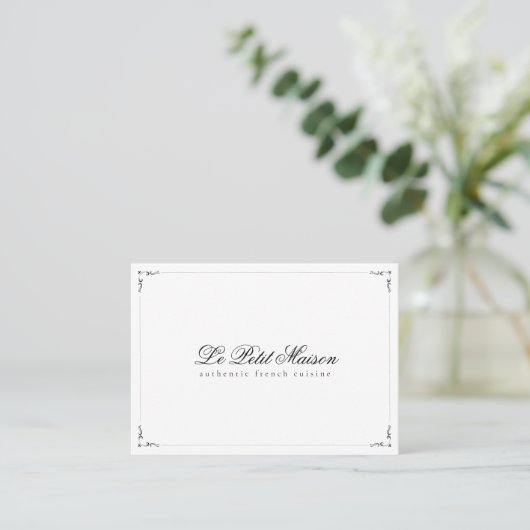 Carte De Visite Restaurant Simple White Script Classic Réservation (Debout devant)