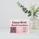 Carte de visite rose avec code qr et logo (Debout devant)