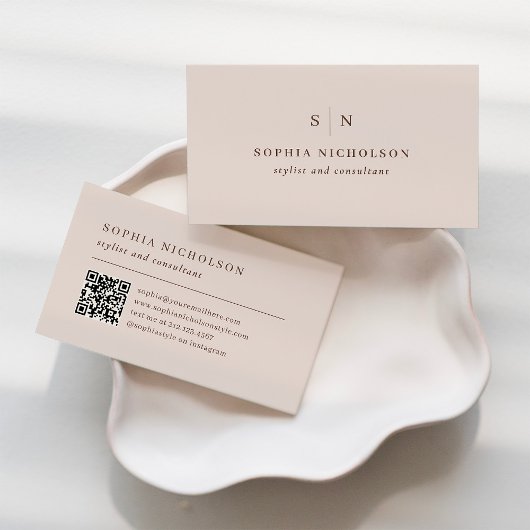 Carte De Visite Rose Pâle et Marron Neutres | Monogramme et Code Q
