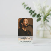 Carte de visite sage vert avec code QR pour musici (Debout devant)