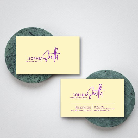 Carte De Visite Script moderne élégant Pale Jaune & Violet